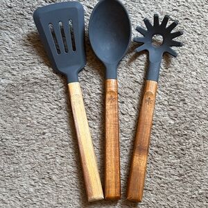 The Pampered Chef Black and Brown Cooking Utensil Set